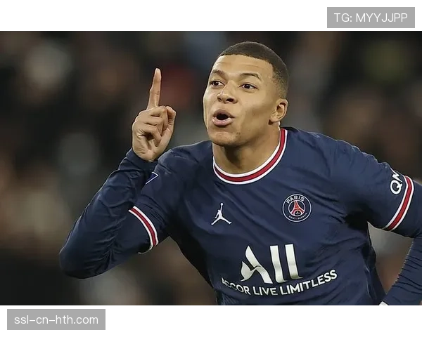 巴黎圣日耳曼发布赛前海报，主题为“巴黎之夜”，主角为姆巴佩与马尔基尼奥斯。